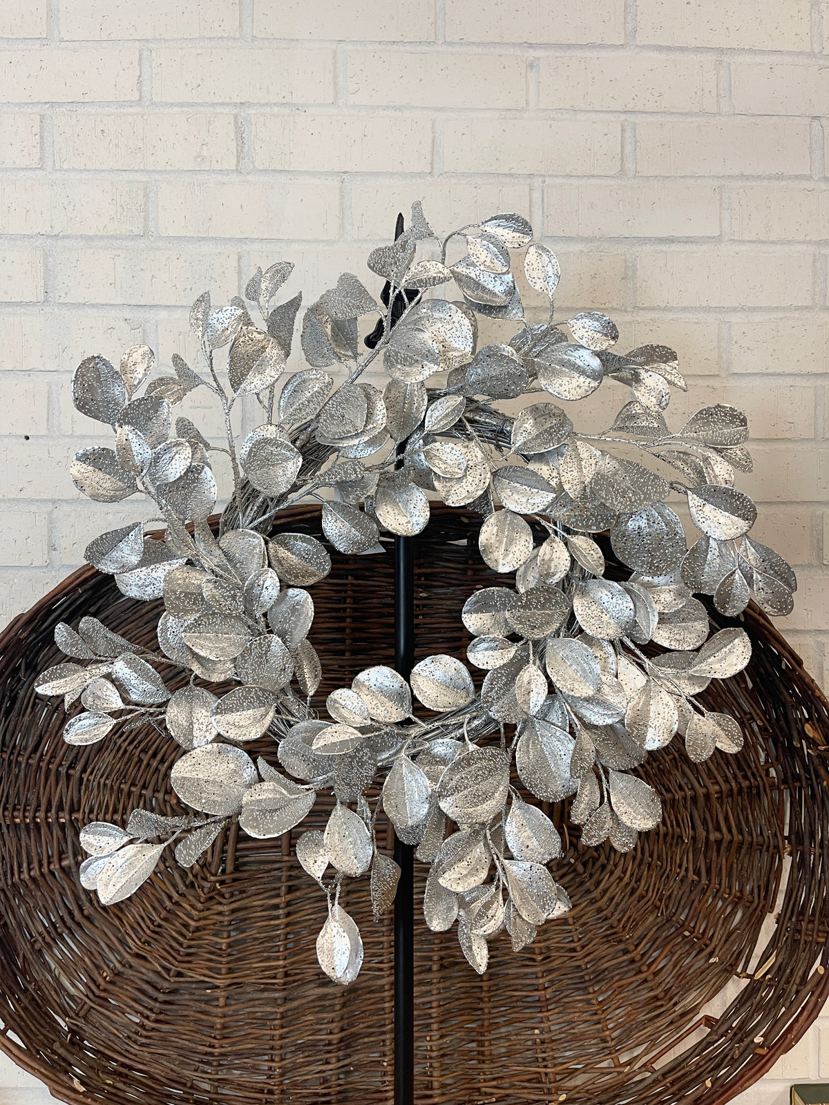 24" Silver Glittered Paddle Leaf Wreath