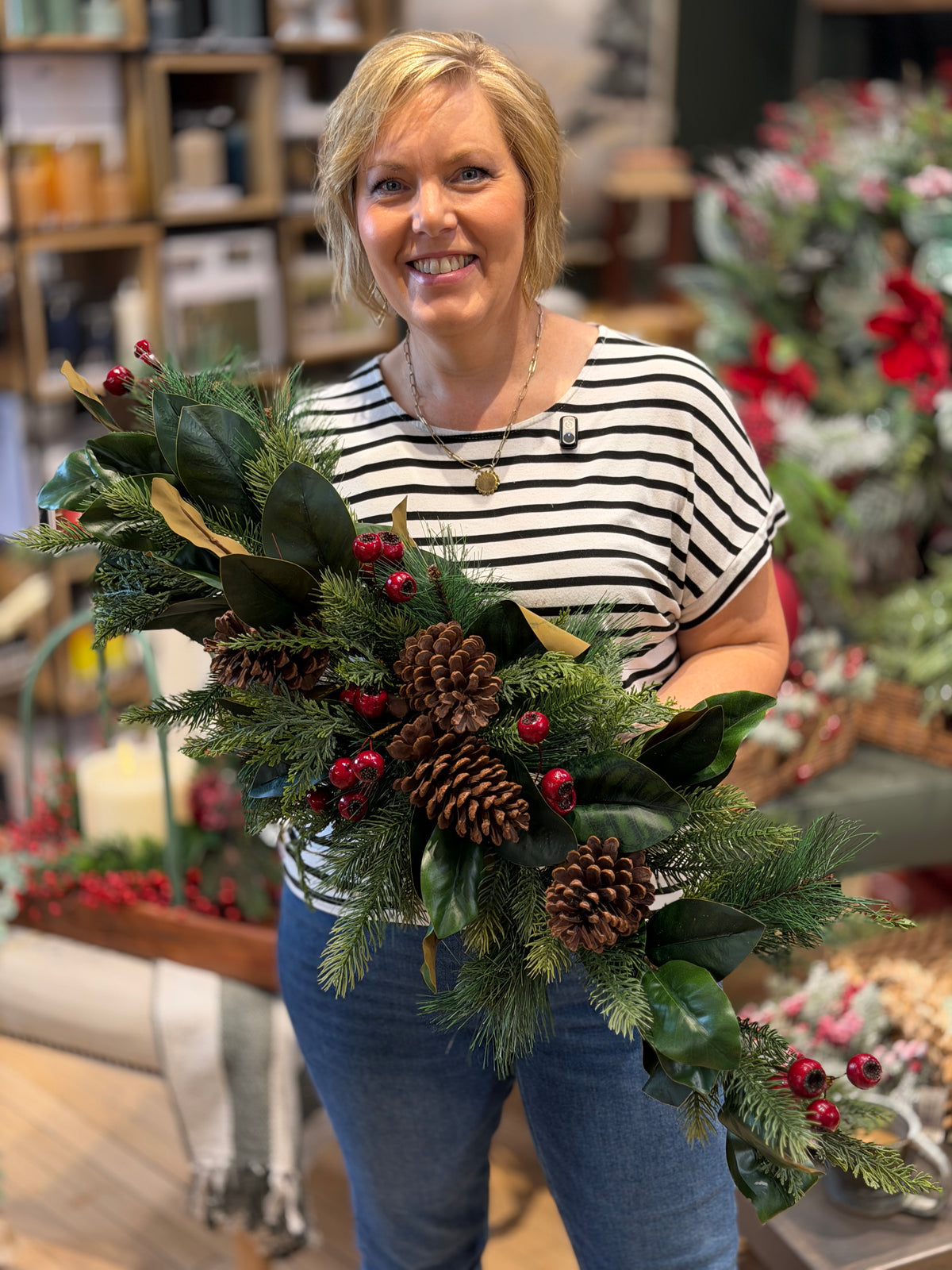 40" Magnolia Leaf Pine Centerpiece Swag