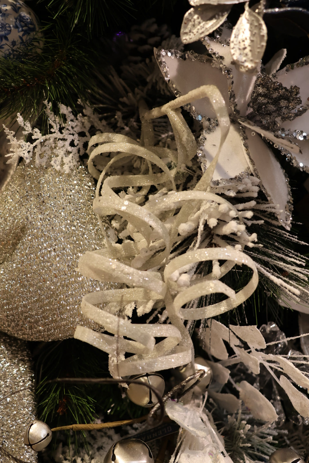 White Glitter Curly Q Spray