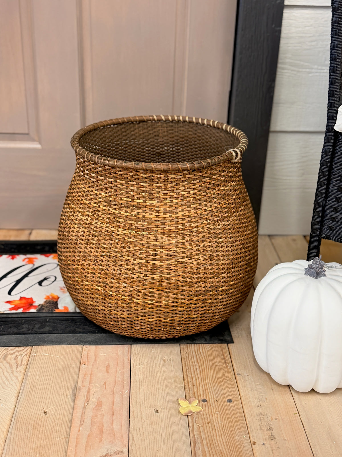 Rattan Urn Baskets - 2 Sizes