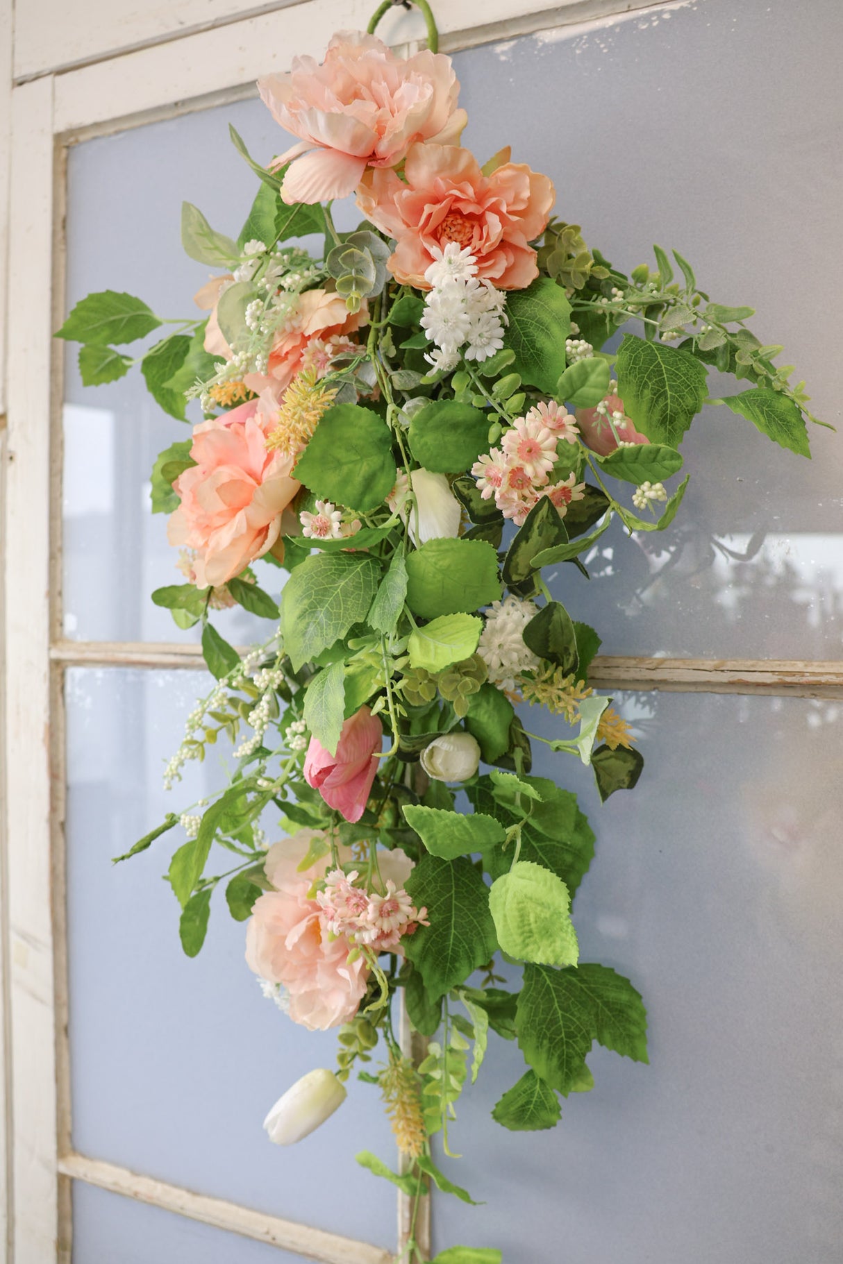 28" Posh Peony Teardrop