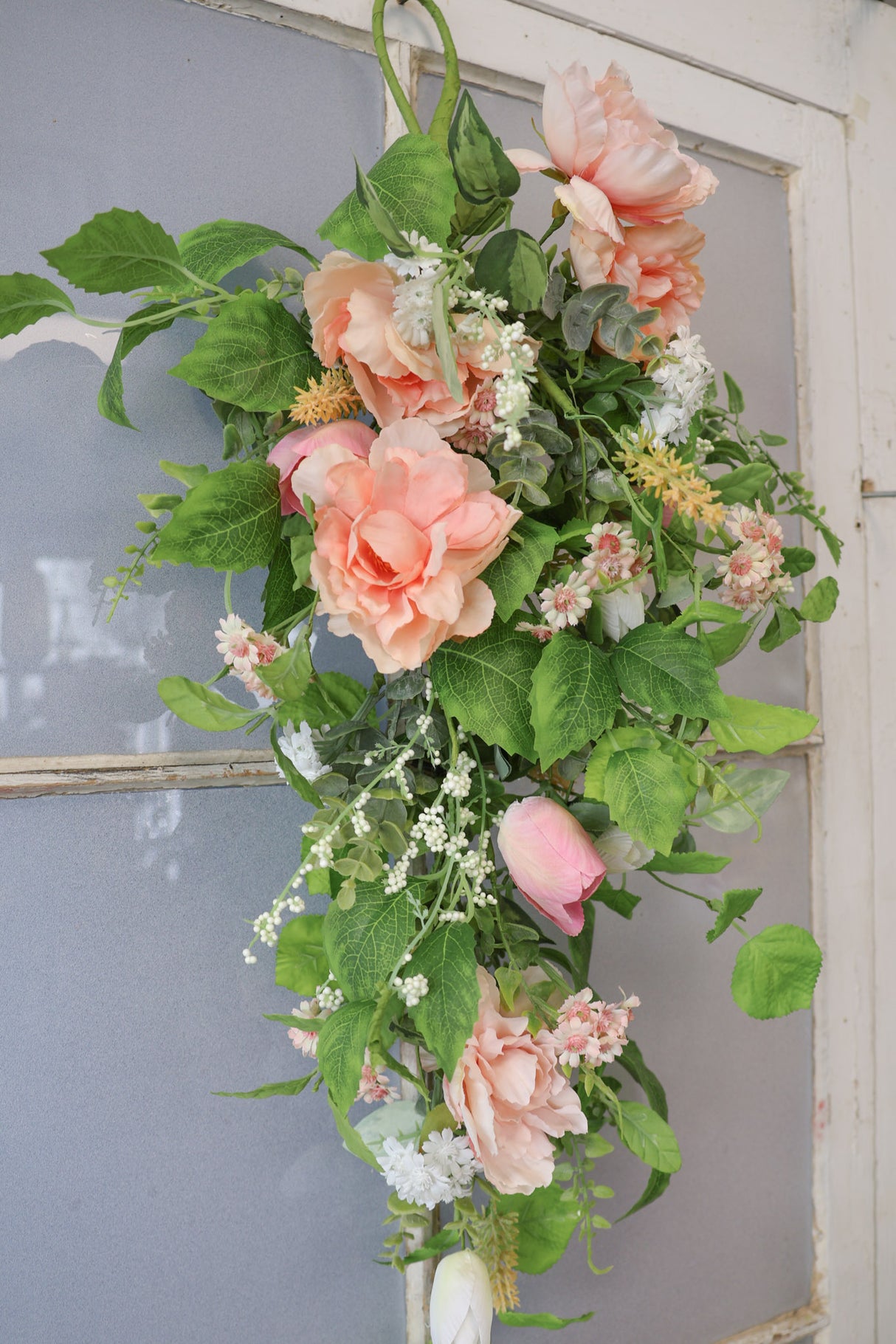 28" Posh Peony Teardrop