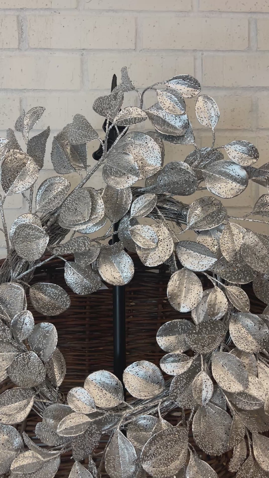 24" Silver Glittered Paddle Leaf Wreath